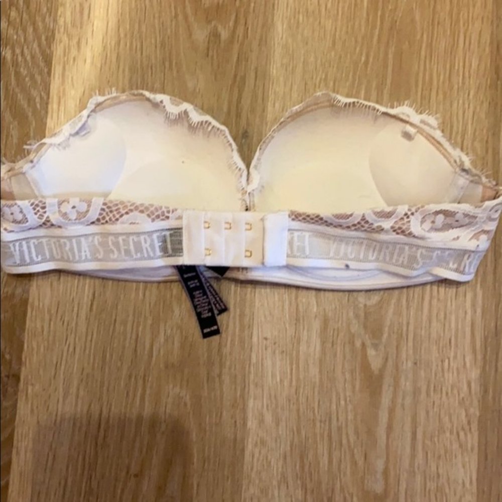 VS Strapless Bombshell Bra White Crochet Lace  32A - Picture 5 of 5